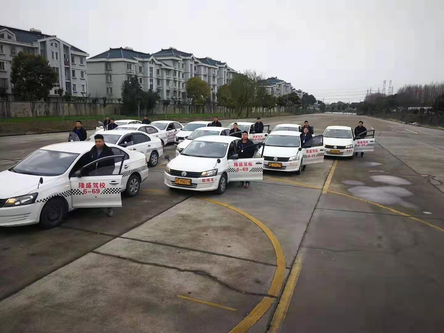 上海前卫驾校浦东报名点详解 报名价格、口碑与驾校一点通评价